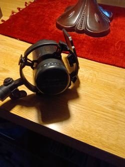 Black Condenser Microphone with Shock Mount maono