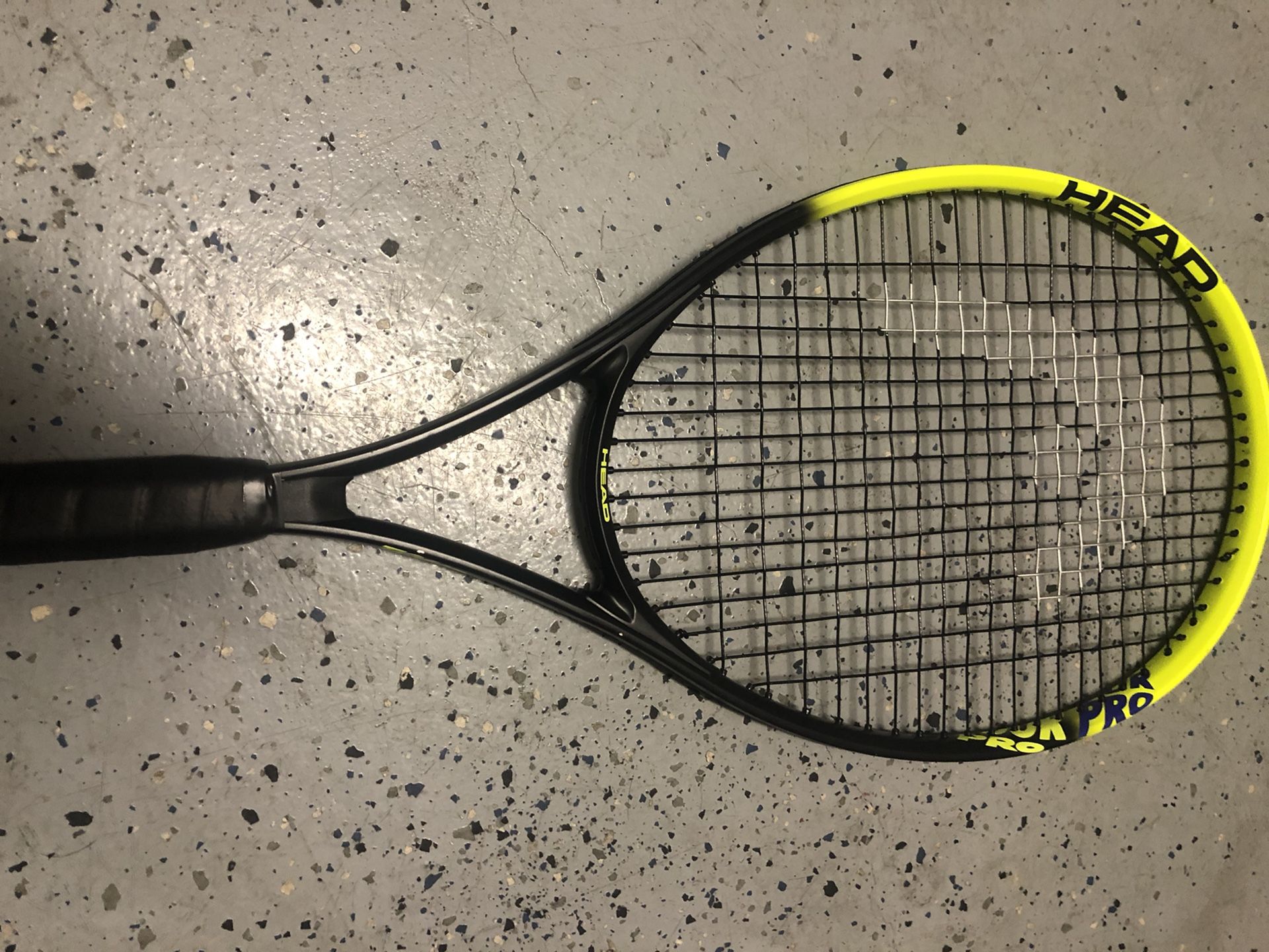 Head tour pro tennis racket