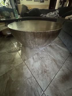 Big wood round hallow table
