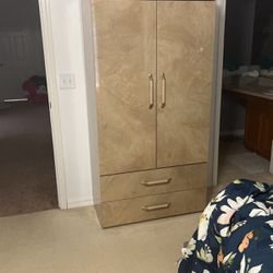 Clothes Dresser With Mirror