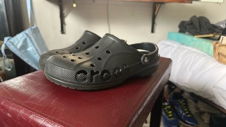 Men’s crocs size 10