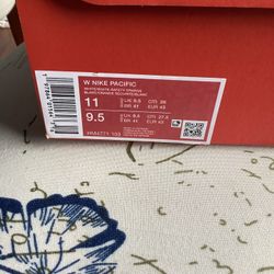 W Nike Pacific,  Men’s Size 9.5 Women Size 11