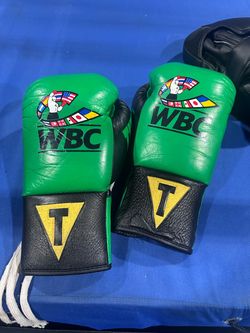 Wbc title boxing gloves 8oz
