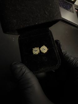 Gold-Toned Cluster Stud Earrings