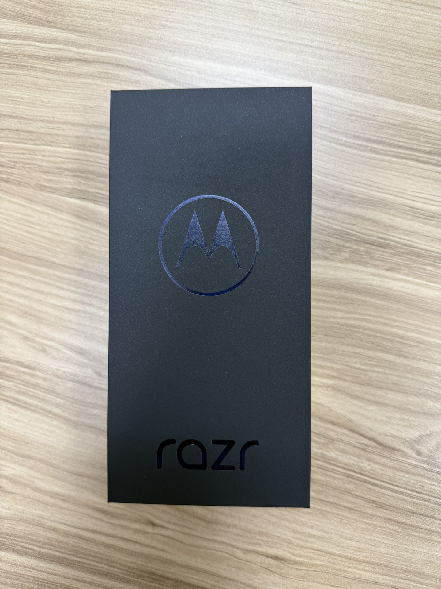 Motorola - razr 2024 256GB (Unlocked) - Koala Gray BRAND NEW!!