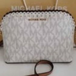 Michael Kors  Jet Set Cindy Medium Dome Bag in Vanilla.   