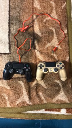 PS4 controllers