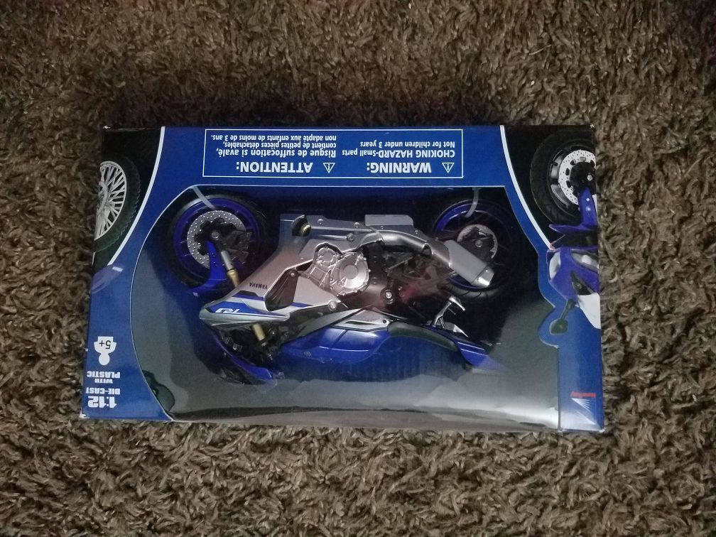 Die cast yamaha r1 motorcycle toy
