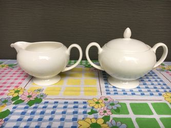 Wedgwood bone China sugar bowl milk creamer