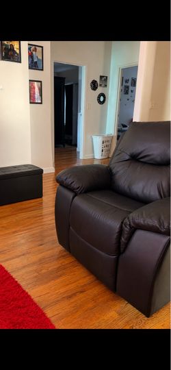 Black love seat in the Bronx prospect