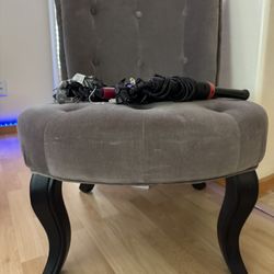 One Chair And 6 Hair Curler 