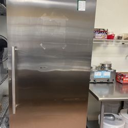 Commercial Standup Freezer 21 Ft.³ Not Currently Working Looking If Someone Wants To Purchase For Parts