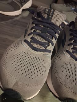 Brooks Beast MENS Size 9.5 2EE