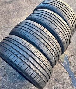 235 55 20 Michelin tires Con 80% de Vida Las 4