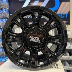 4/Moto Metal MO810 Legacy Gloss Black 17x9 8x6.5 20mm (MO810BX17908020)