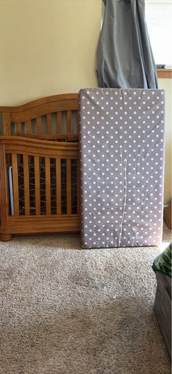 All wood crib with therapeutic mattress