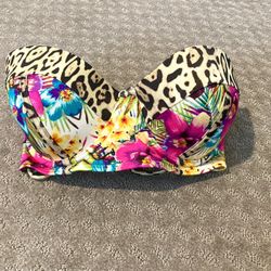 NWOT Victoria’s Secret bikini top. Sz 35C