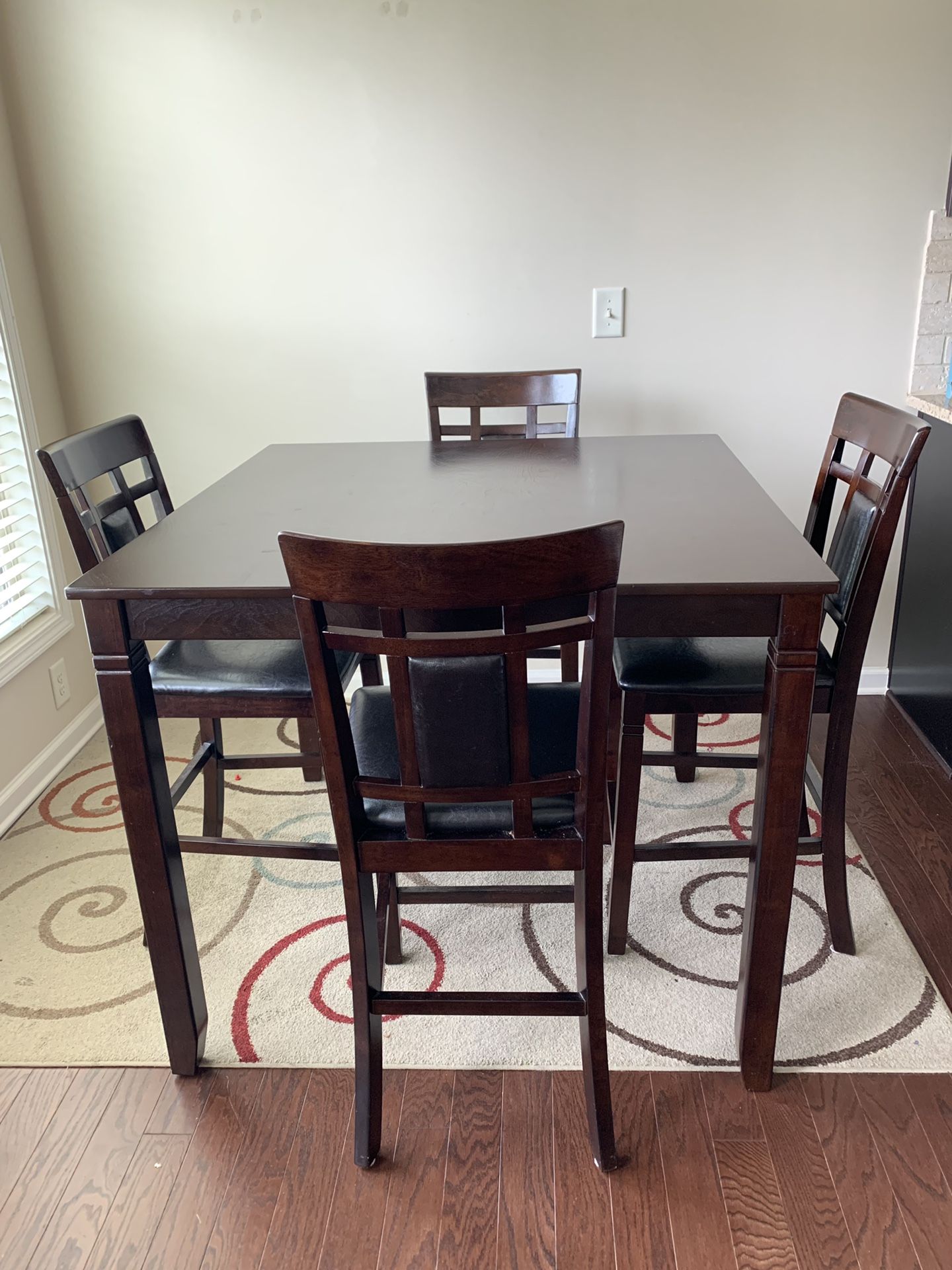 Breakfast table with Counter height with 4 Bar stools