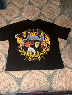 Graphic tee size M