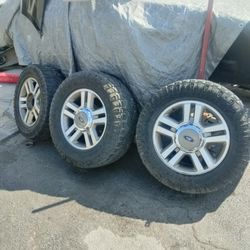 Ford F150 6x135 - Two Wheels With Mud Tires - Third Wheel Damaged