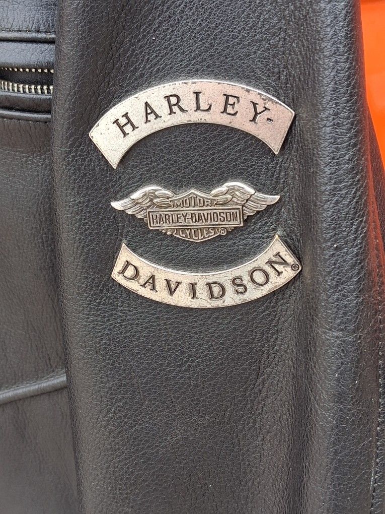 Harley Davidson Leather  jacket  excellent condition.