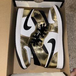 Men’s 8 Jordan 1 Mid SE Black/Metallic Gold