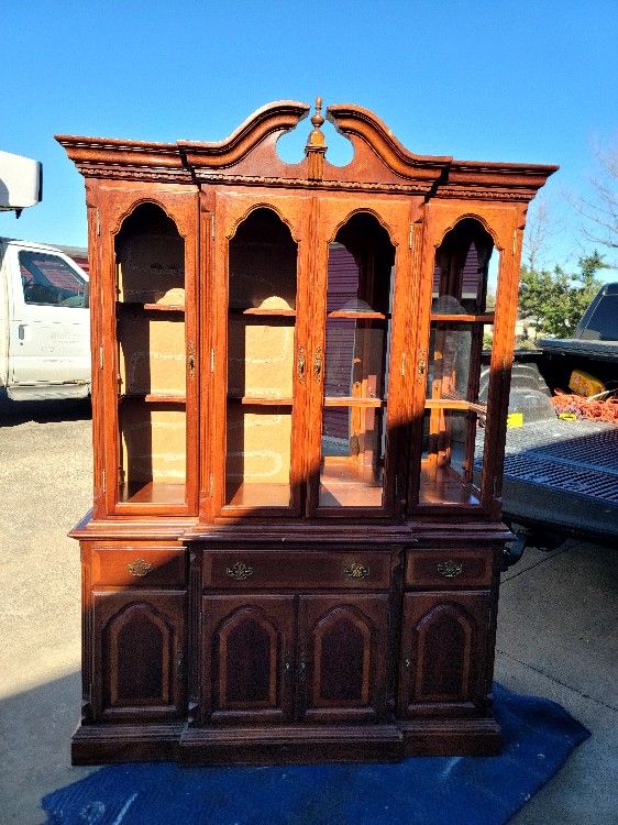 Traditional China Cabinet 