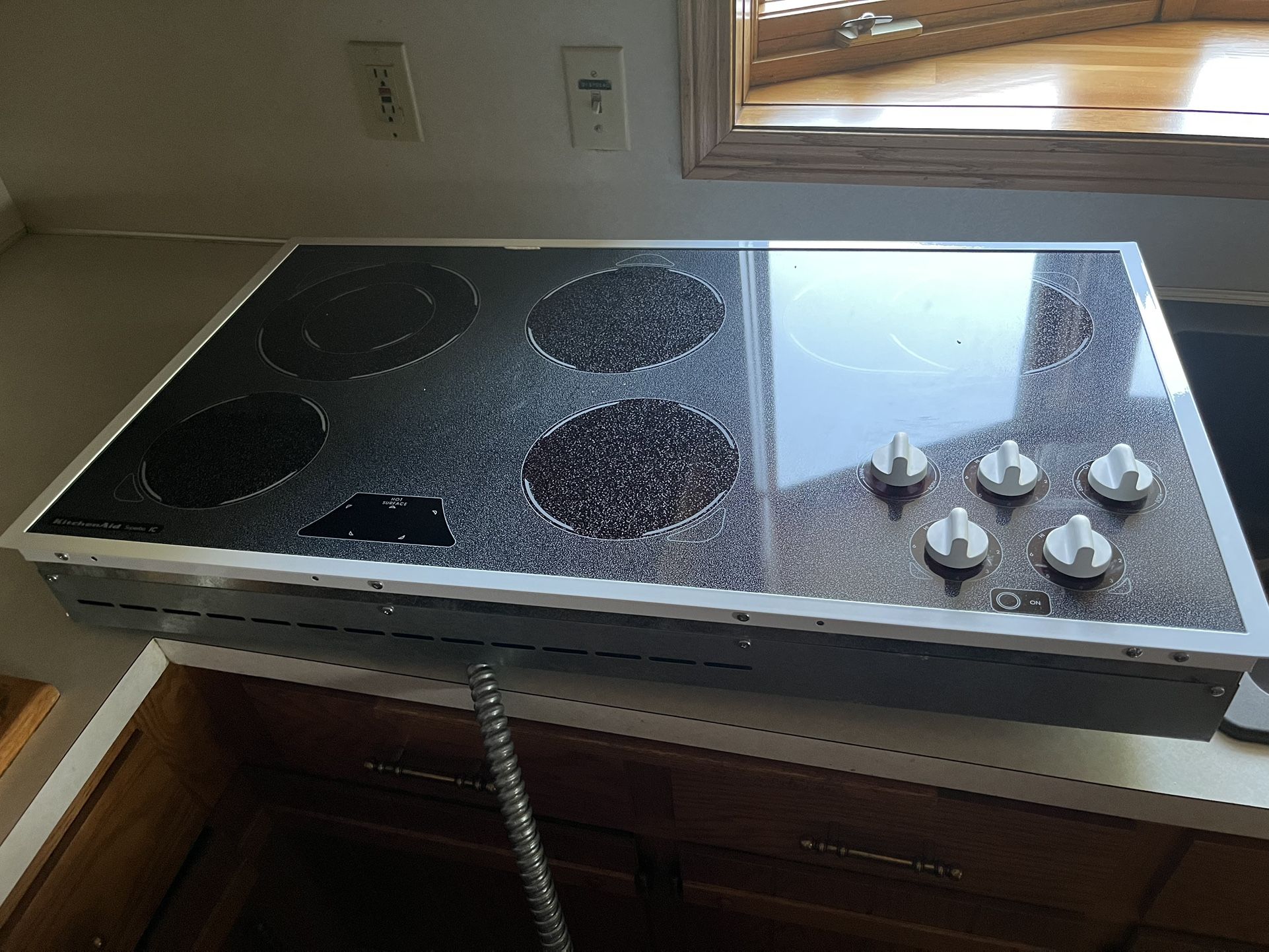Kitchenaid 36” Glass Surface Built In Electric Cooktop 
