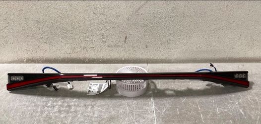 2021 2022 2023 2024 2025 LEXUS IS300 CENTER TAIL LIGHT USED OEM 81(contact info removed)0