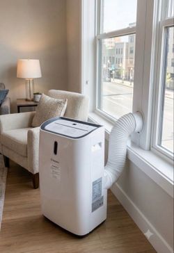 New 14000 BTU 4 in 1 Portable Air Conditioner AC Heater Humidifier (minor detail in the back)