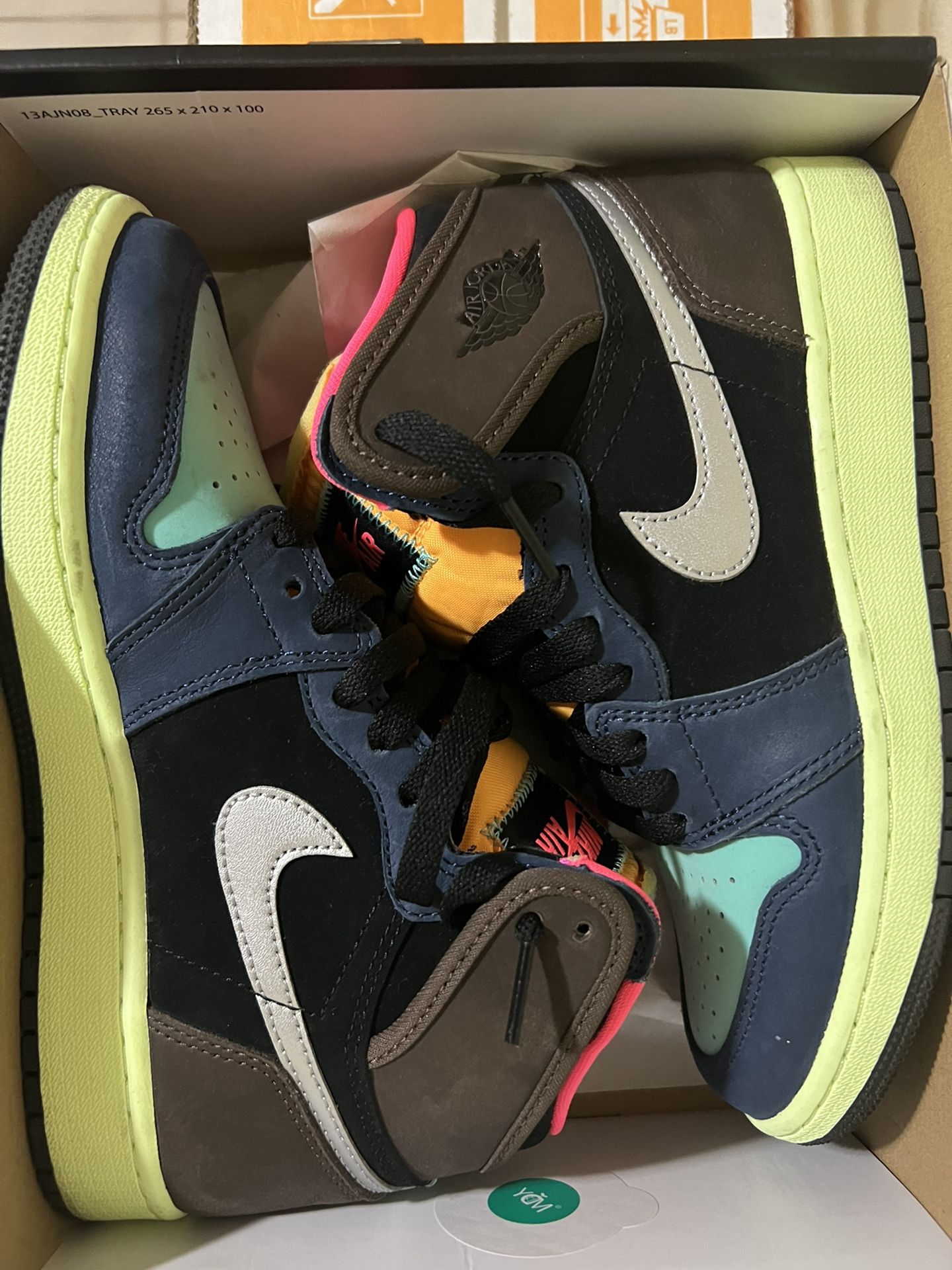 Air Jordan 1's Biohacks Size 5Y