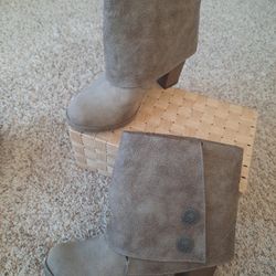 Mukluks Embossed Floral Foldover Heeled Boots Size 8