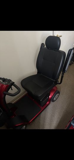 Pride Mobility Victory 10 4-Wheel Scooter 20x20
