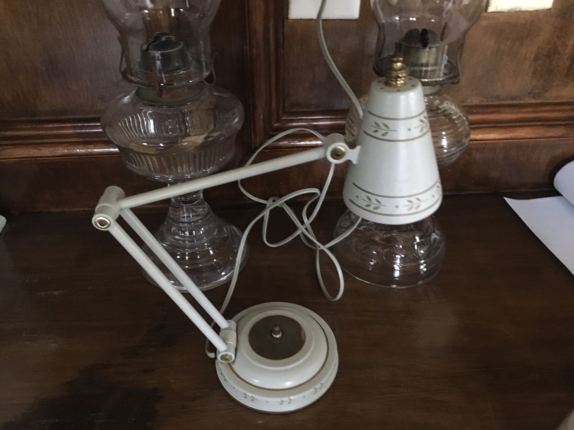 Antique farmhouse metal desk / table side lamp