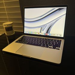 MacBook Pro 13” Apple M1 8GB RAM 256GB SSD Like New Condition