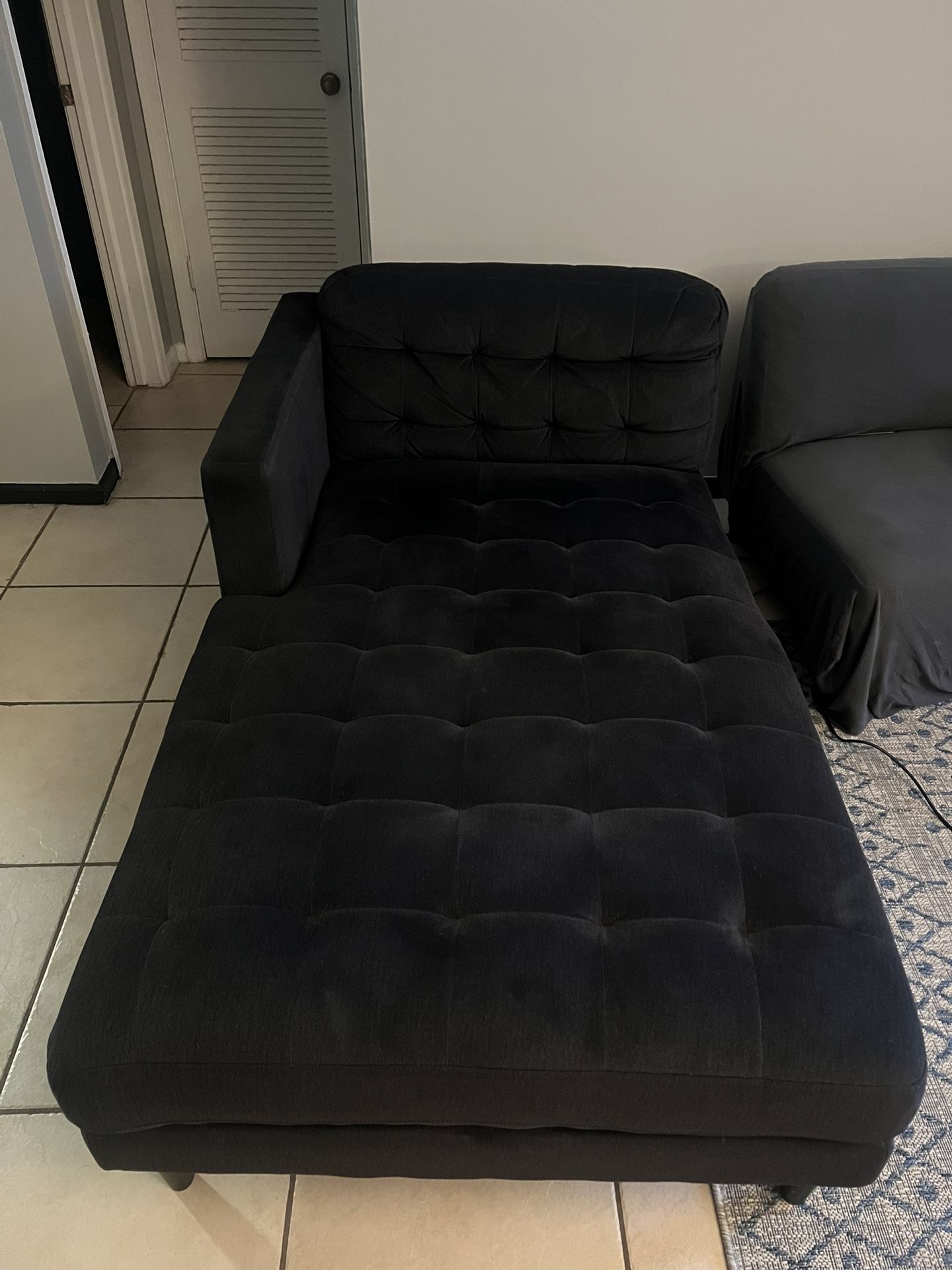 Excellent Condition Dark Blue 2pc Sectional 