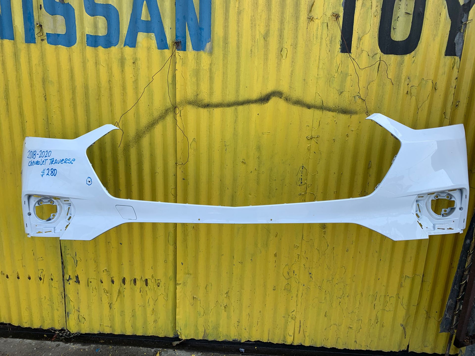 2018-2019-2020 CHEVROLET TRAVERSE FRONT BUMPER COVER OEM