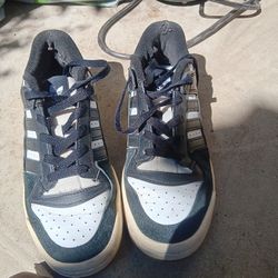!! Youth Shoes  Adidas Size 5Y