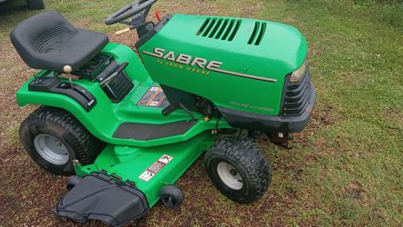 John Deere saber riding mower NEEDS A LITTLE WORK......