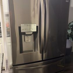 **NOT WORKING** LG 28 cu. ft. Smart Wi-Fi Enabled French Door Refrigerator Black Stainless Steel