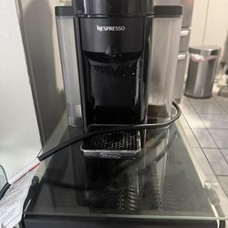 KEURIG COFFEE MAKER