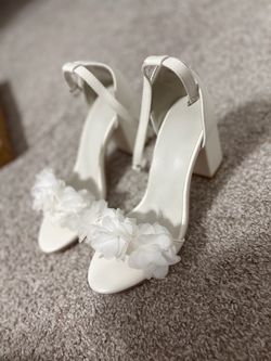 Women’s Size 4 White Floral Heel