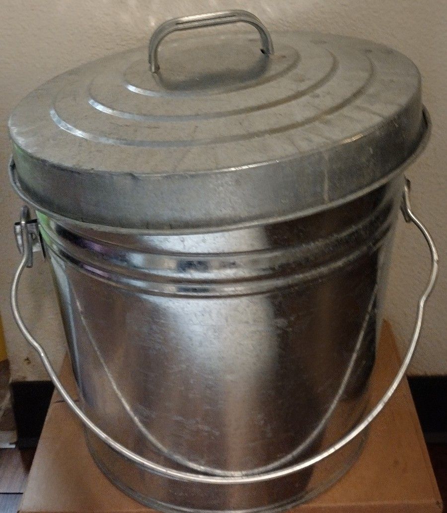 6 Gallon Galvanized Garbage Can