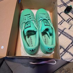Rare Size 10 Adidas 