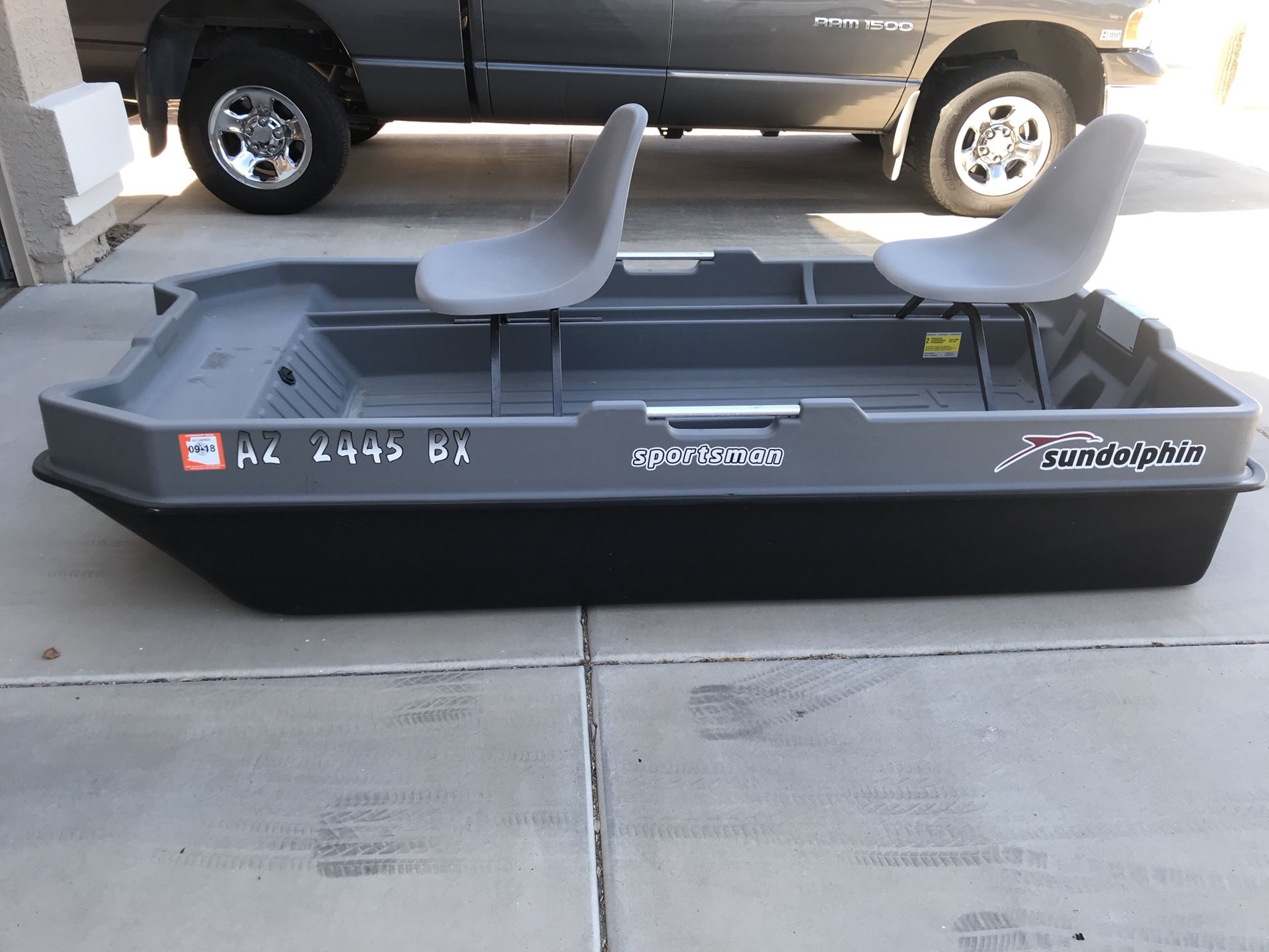 Sundolphin Sportsman 10 Fishing Boat