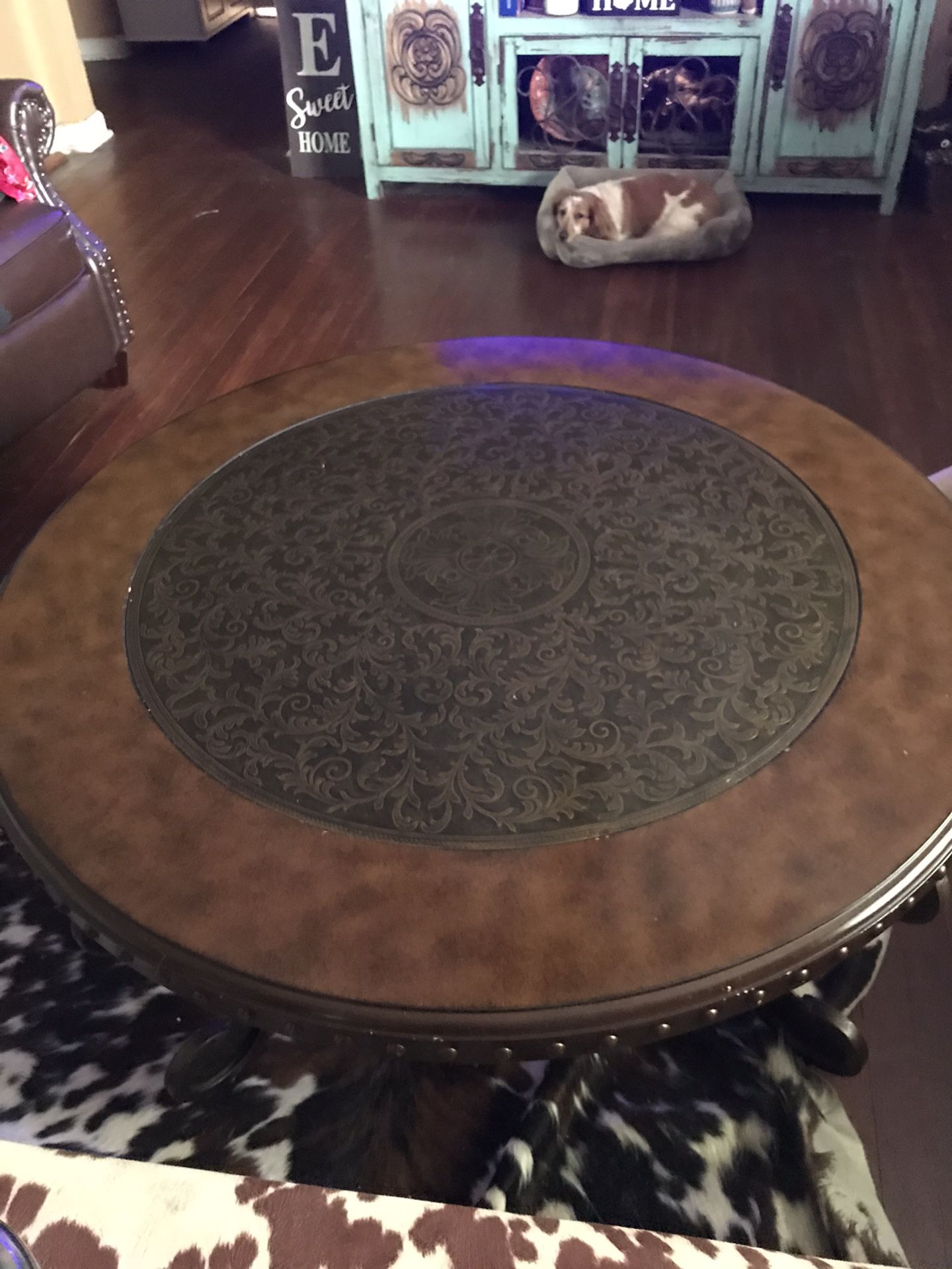 Round coffee table