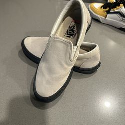 Men’s 8.5/Womens 10  very lightly used beige/tan in color