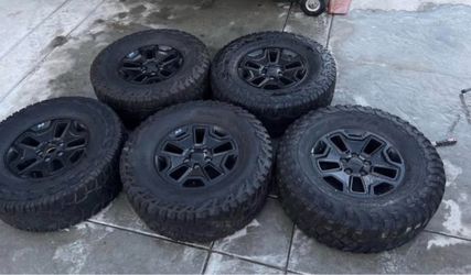Jeep Rims and Wheels with 35x12.50R17 Tires - Set of 5