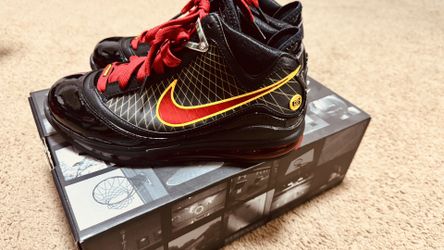 New Nike Lebron V11 Size 8 Women 