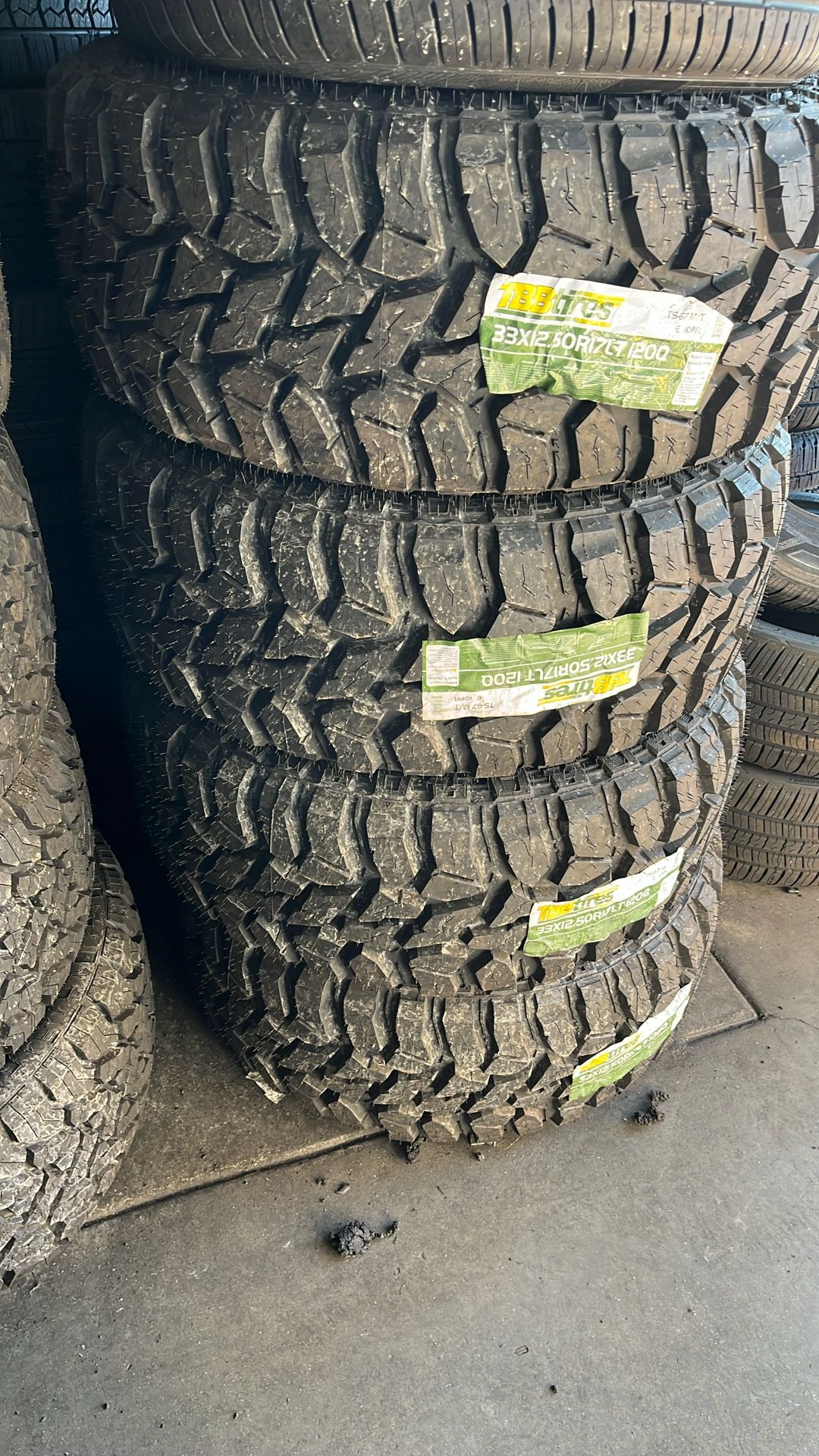 33/12.50R17